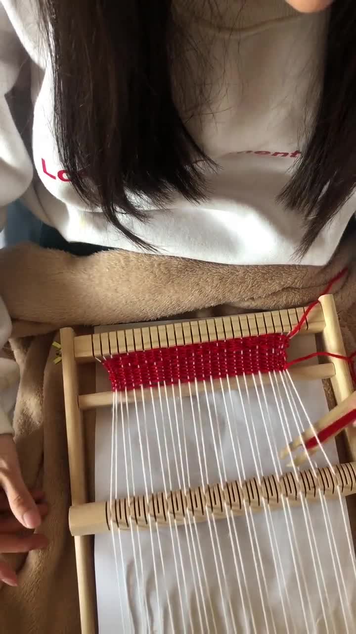 Il telaio per tessere la lana – Versione in cartone – DIY
