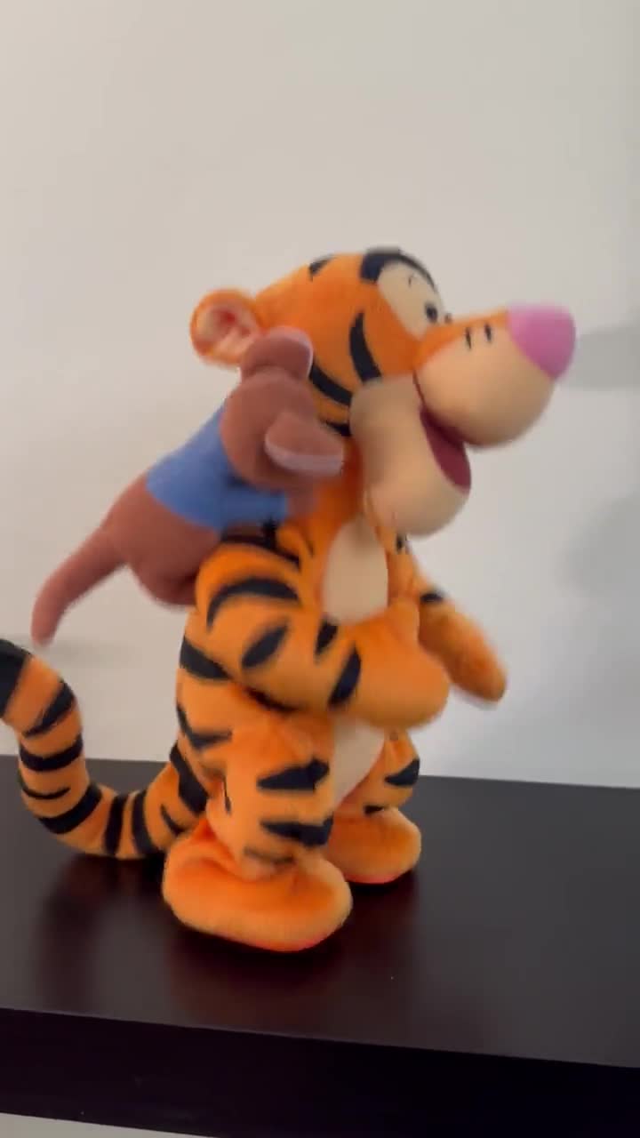 Vintage 1999 Disney Mattel Winnie the Pooh Tigger & Roo Singing
