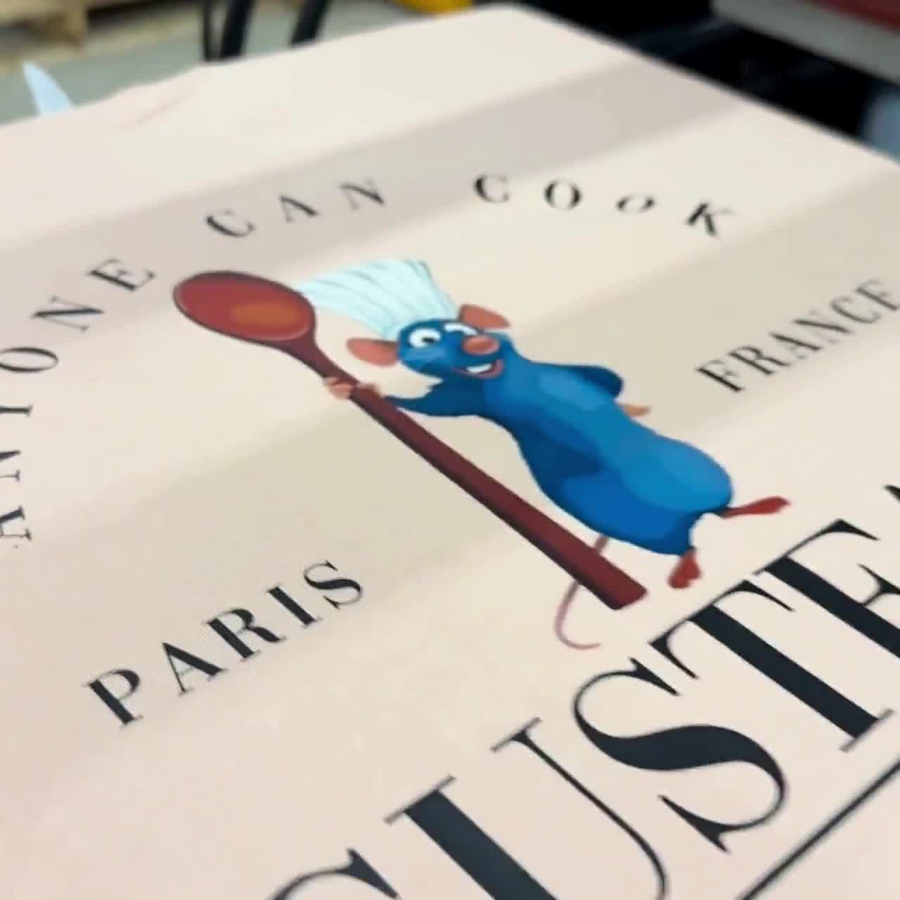 Sudadera vintage de Minnie Mouse de Disney, camiseta vintage de Minnie Mouse de Disney, sudadera navideña de Disneyworld, suéter retro de Disney video poster