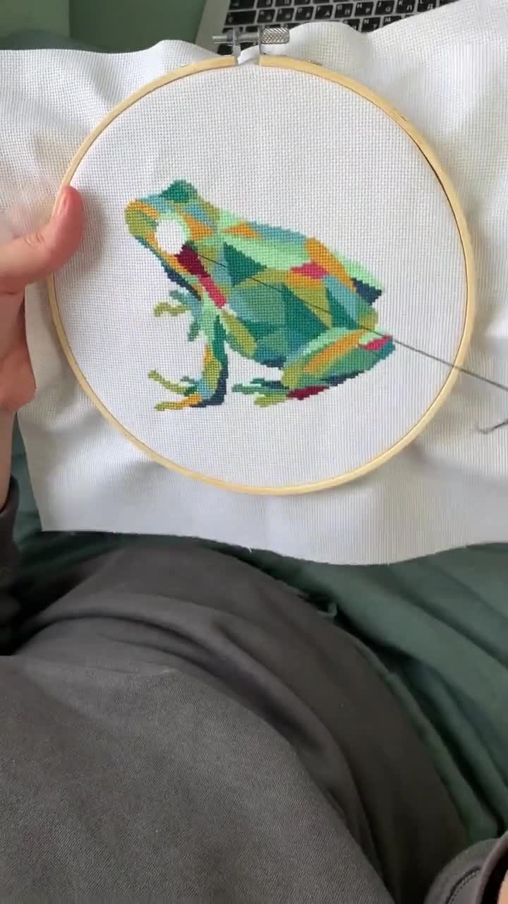 カエルのクロスステッチパターン PDF - モダンでユニークな刺繍