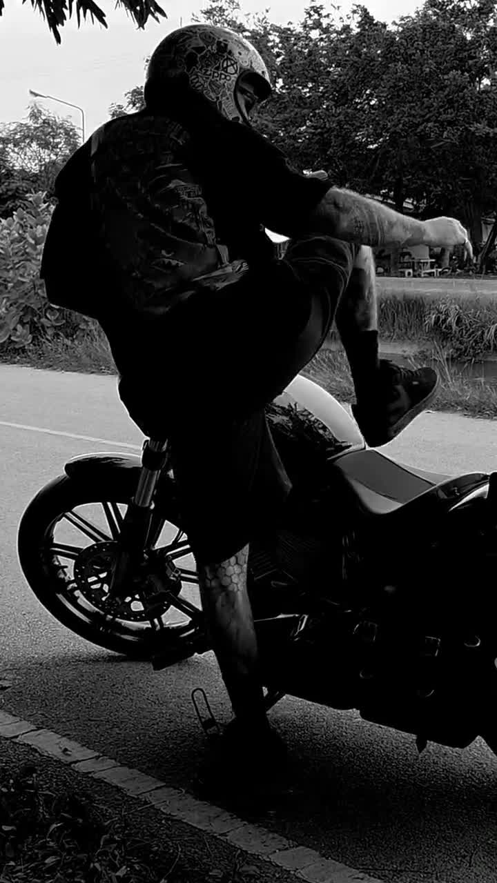 R9kustoms Sinner Rolltop Swingarm Bag / Hardtail Pannier (black