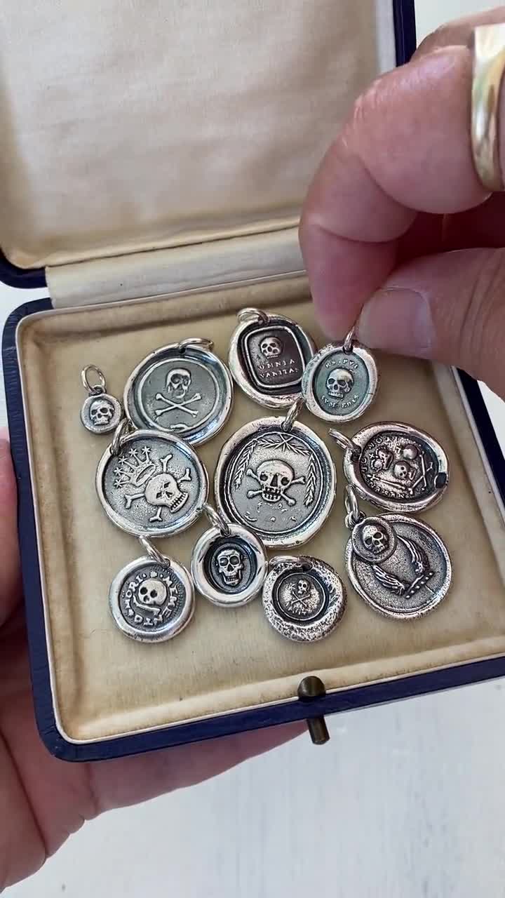 collar de sello de cera de cráneo y huesos - joyería de sello de cera  memento mori