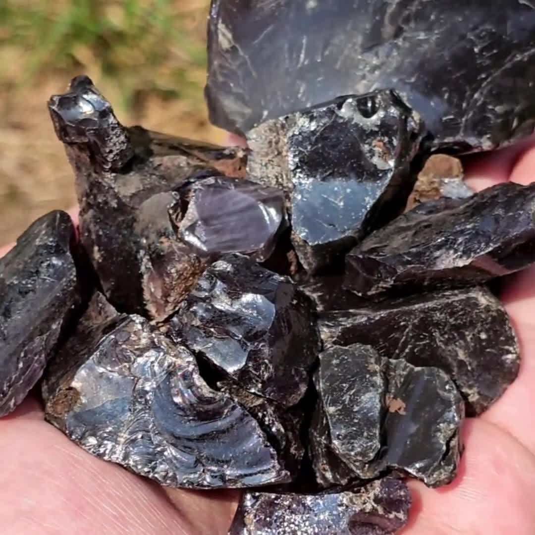 紫色のスラグガラス、1870年代の歴史的な鉄鉱石製錬、蛍光性、ミシガン