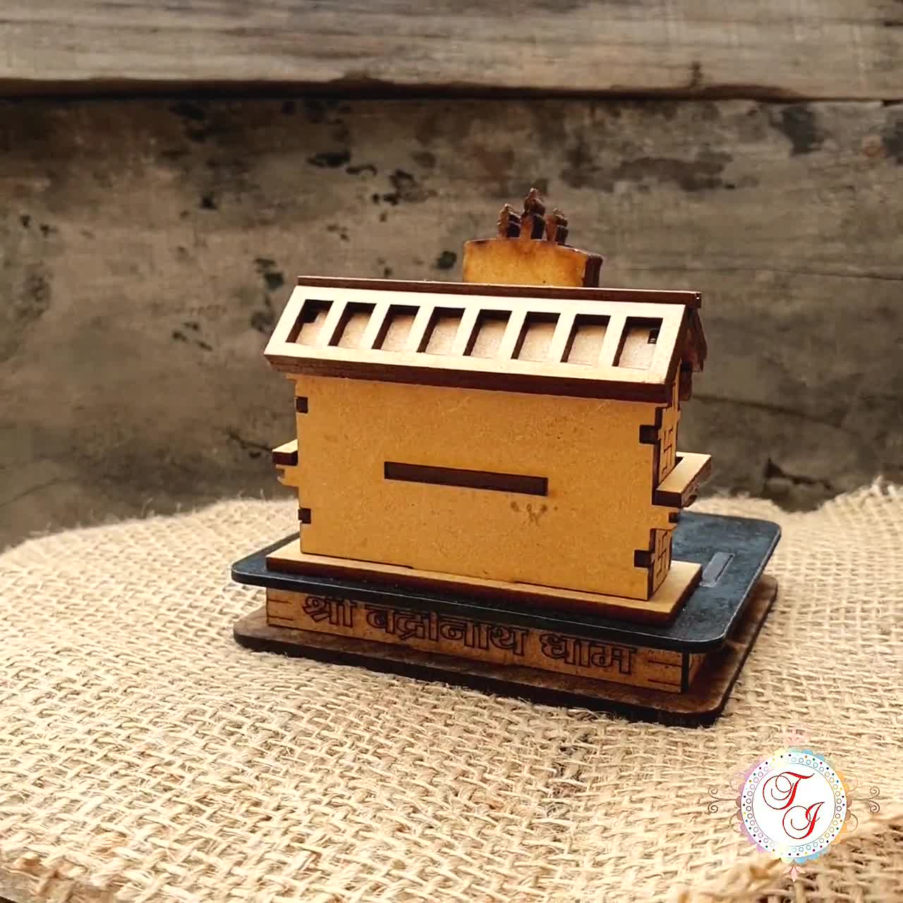 Réplica en miniatura del templo de Badrinath: decoración india de madera  hecha a mano, image size:1280x1280