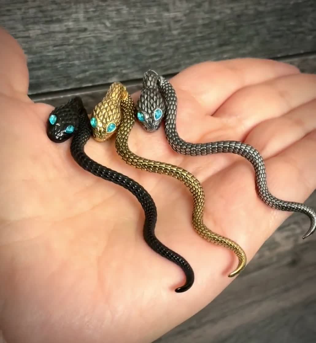 アクセサリー Hirotaka Sapphire Eye Snake Earring アクセサリー Hirotaka Sapphire Eye Snake Earring SNAKE KNOT