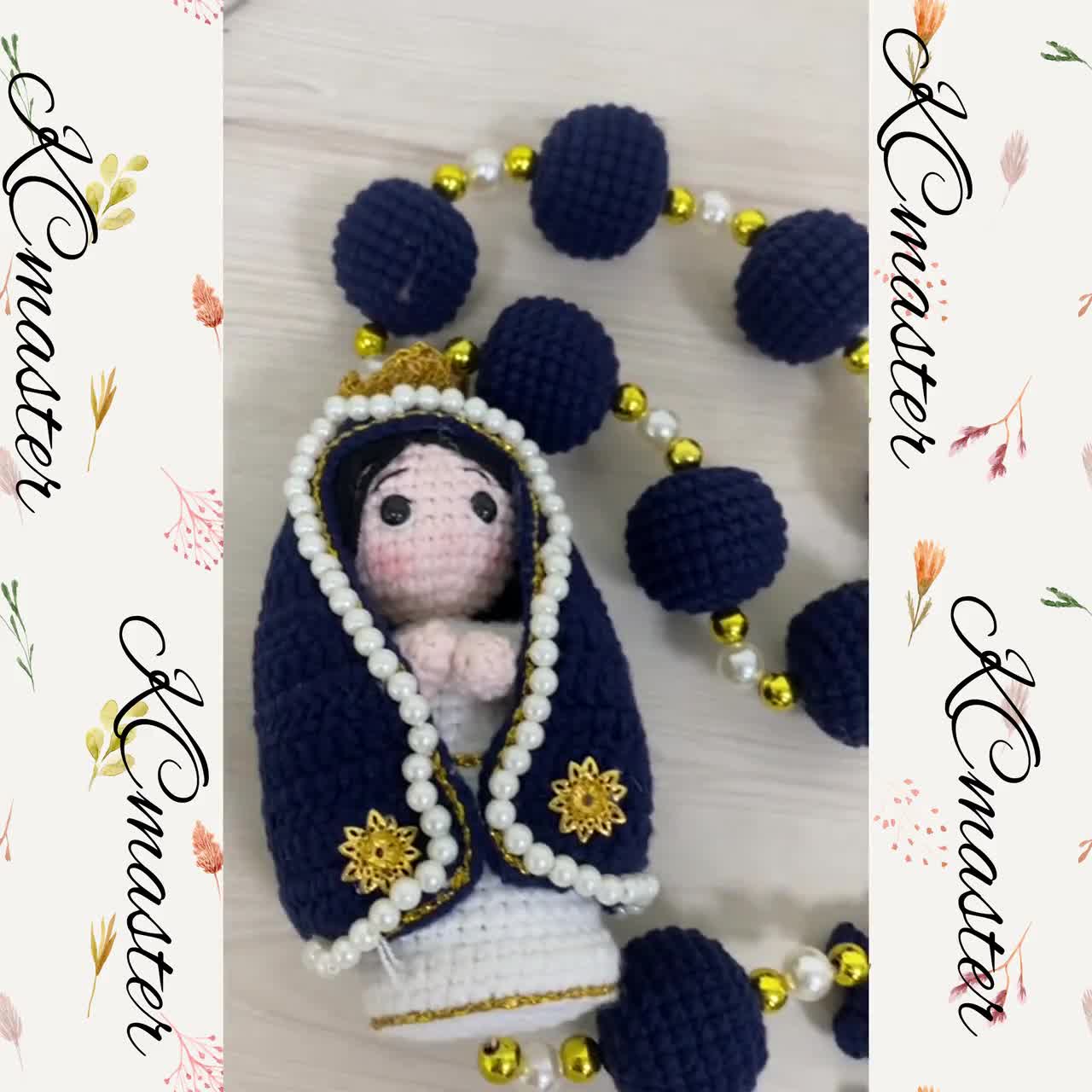 Rosario de ganchillo hecho a mano con muñeca de la Virgen, regalo católico de cuentas de oración amigurumi video poster