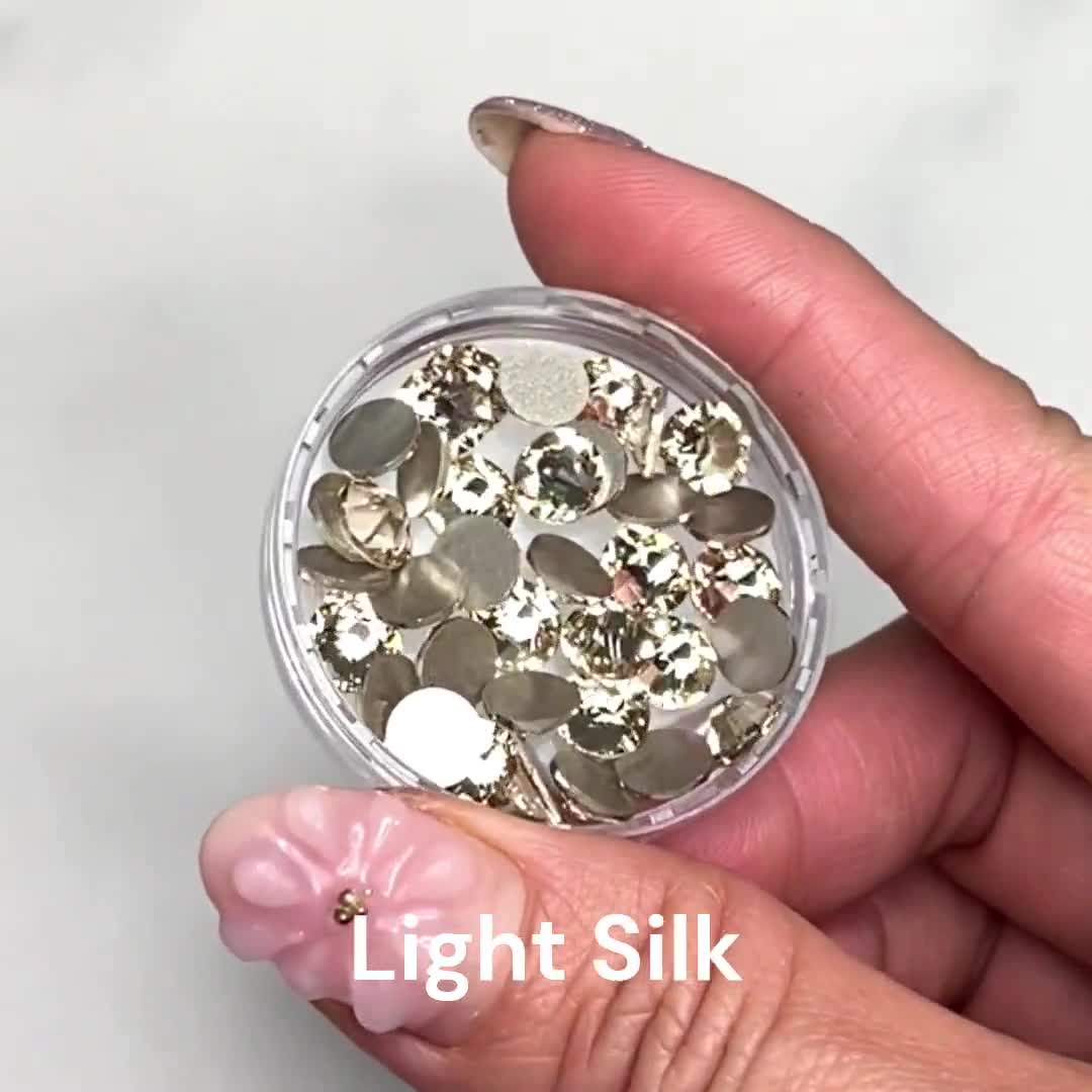 Light Silk (261) Swarovski 2088 XIRUS 30ss Crystal Flatback No