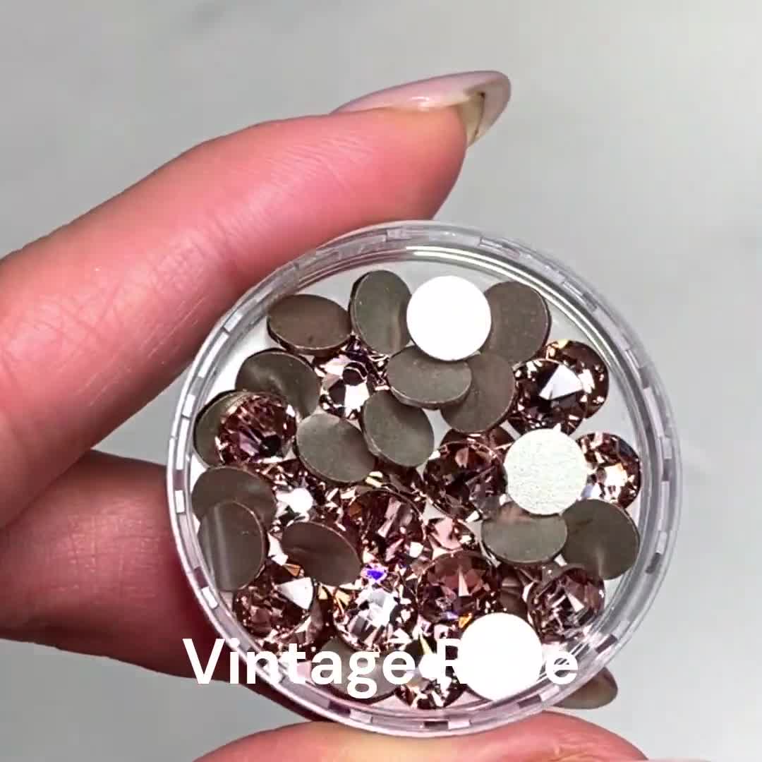 SWAROVSKI XIRIUS ROSE2088 カラー：Crystal Swarovski 2088 XIRIUS Rose Flat Back Rose SS34 | Dreamtime