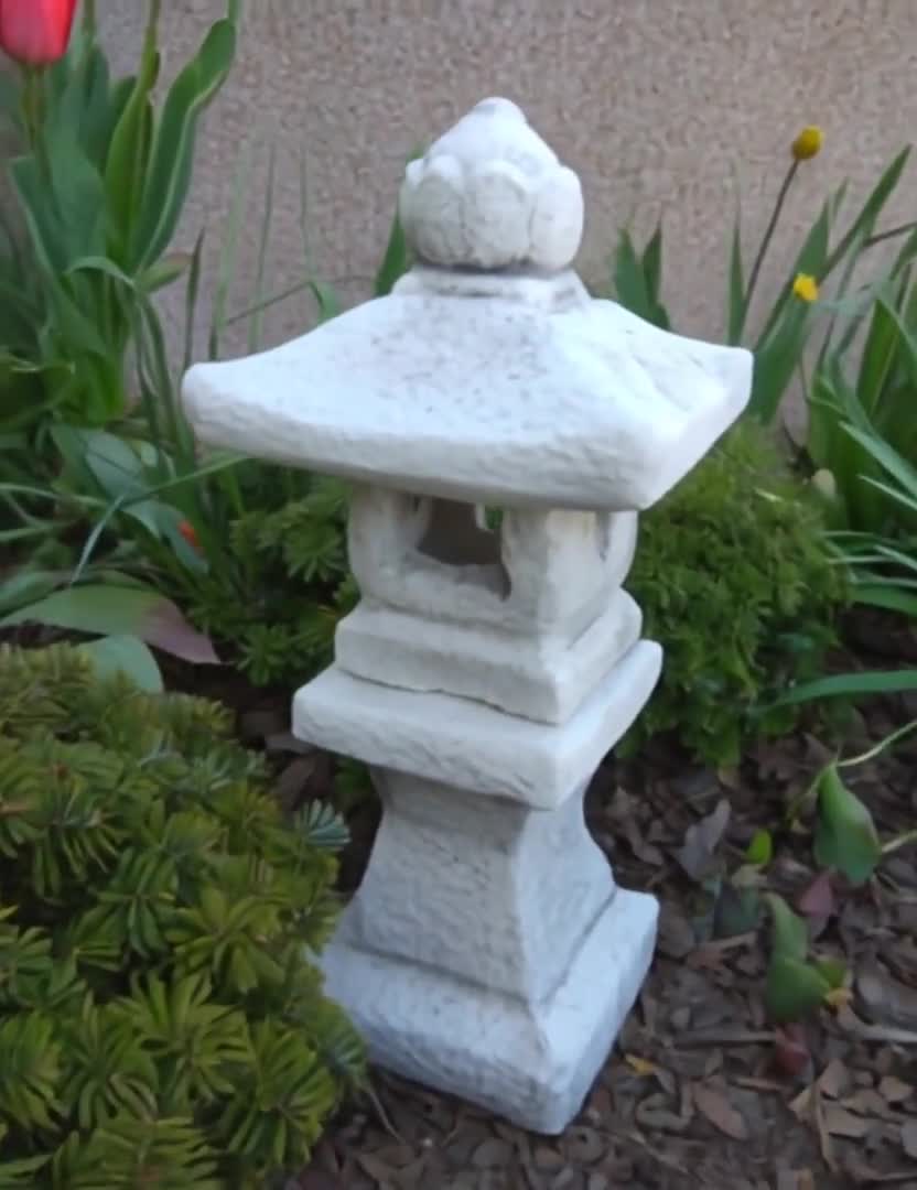 stone_pagoda_statue_kudn6b.jpg
