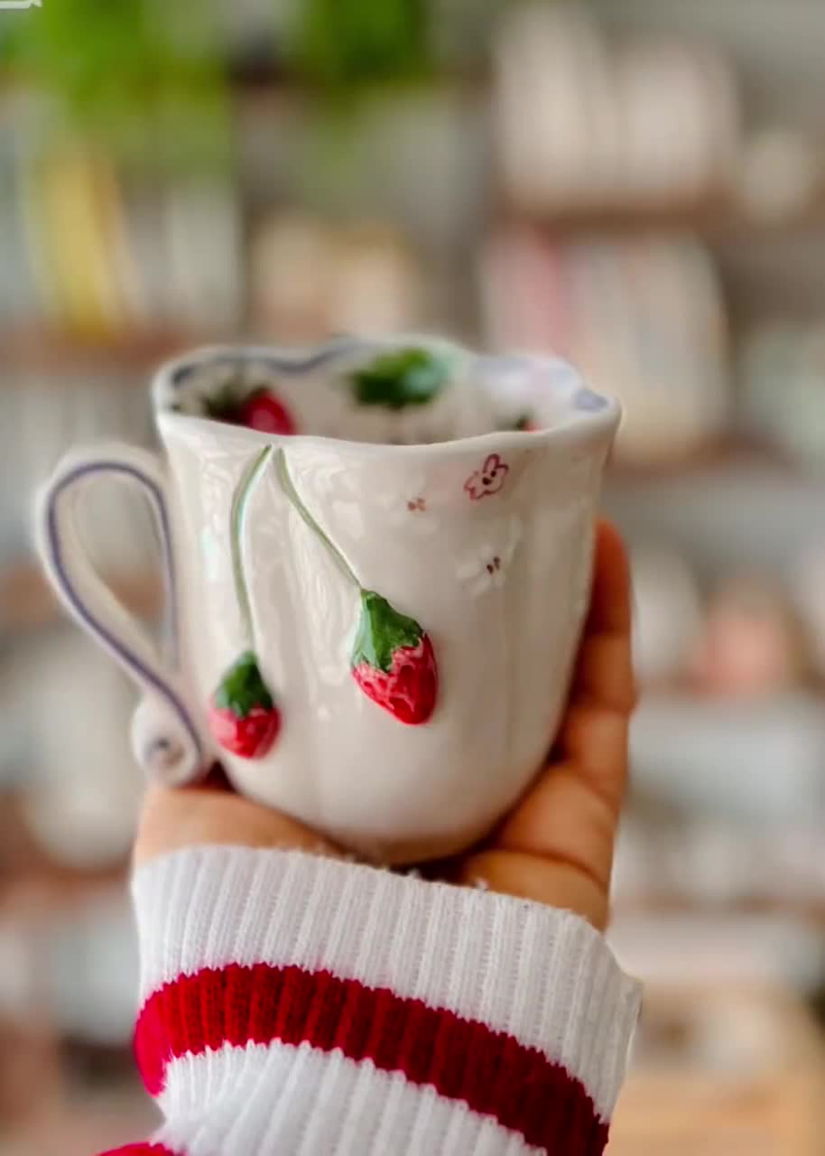 手作りのイチゴ柄セラミックマグカップ - Etsy 日本