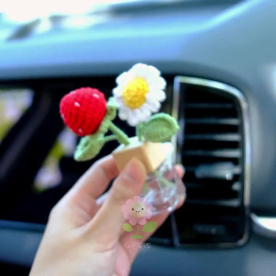 Crochet Strawberry & Daisy Car Air Freshener, Car Plant Vent Clip, Flower  Car Diffuser Bottle, Cute Car Accessory for Women, Gift for Her