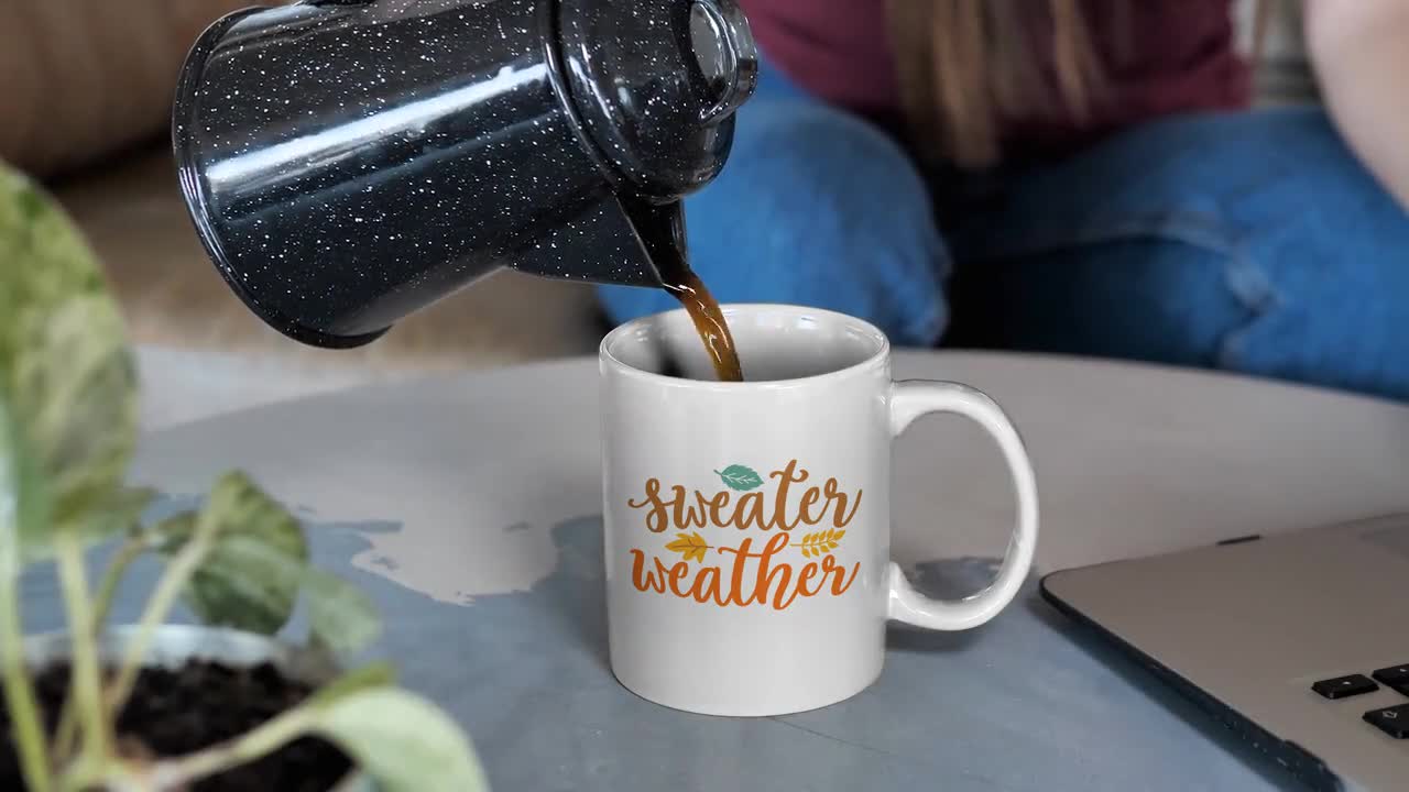 Calienta-tazas de té de otoño en clima frío Fotografía de stock