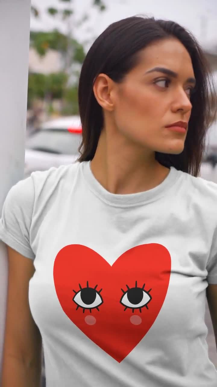 Shirts with red heart and eyes online