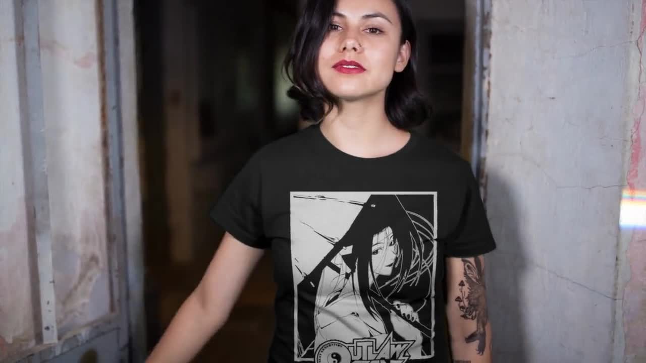 Unisex Outlaw Star Suzuka 90s Retro Anime T-shirt, Manga Unisex Outlaw Star Suzuka 90s Retro Anime T-shirt, Manga
