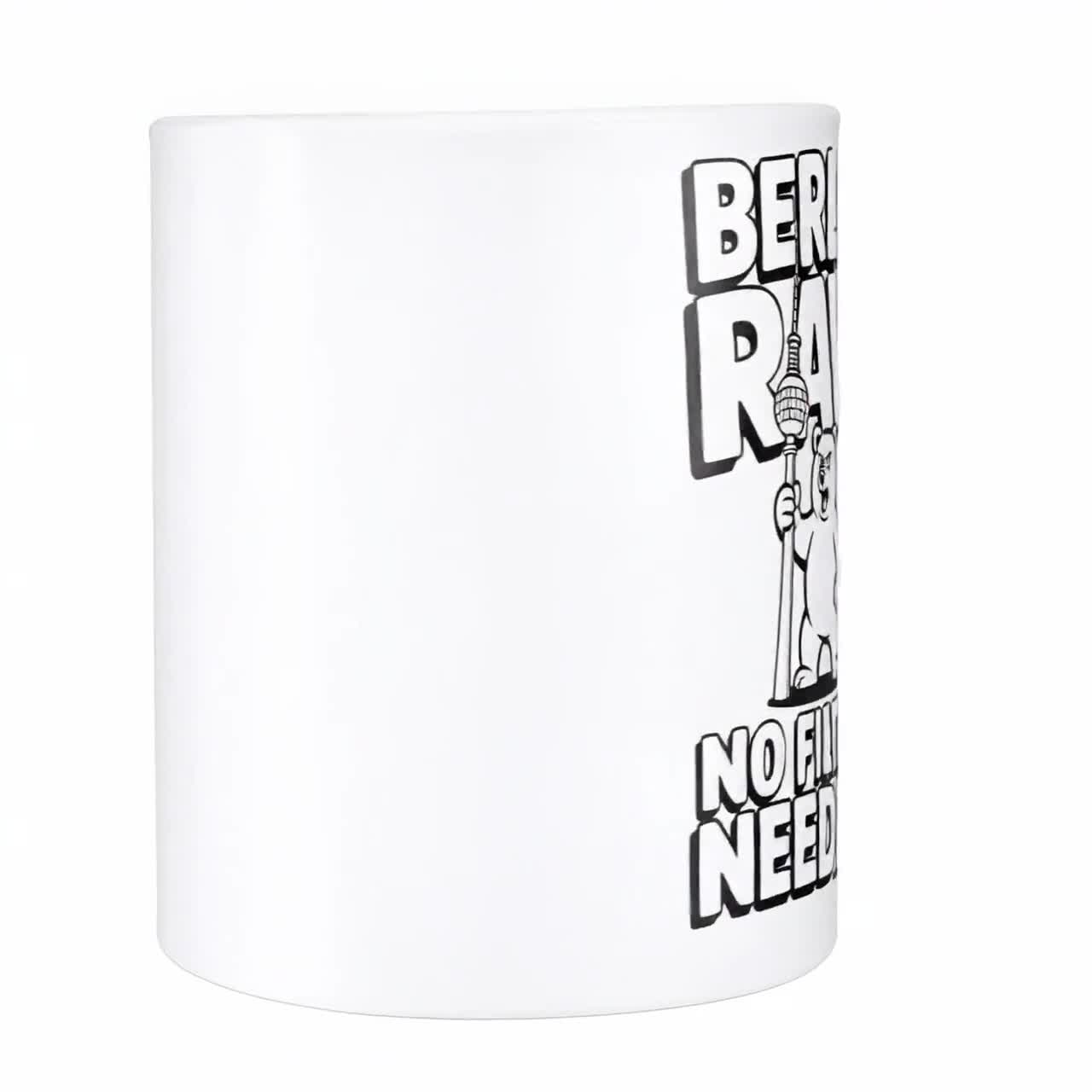 Tazza Berlin Raw senza filtro – Tazza con stampa 7Guns e carattere urbano | Tazza da caffè 330 ml | Regalo per ufficio urbano video poster