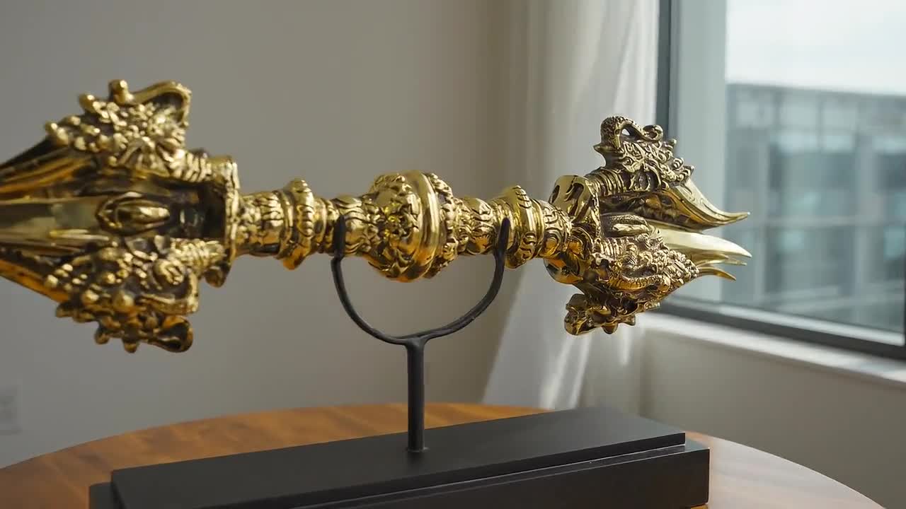 大型真鍮製ヴァジュラ・ドルジェ（金剛杵）像、高さ16インチ