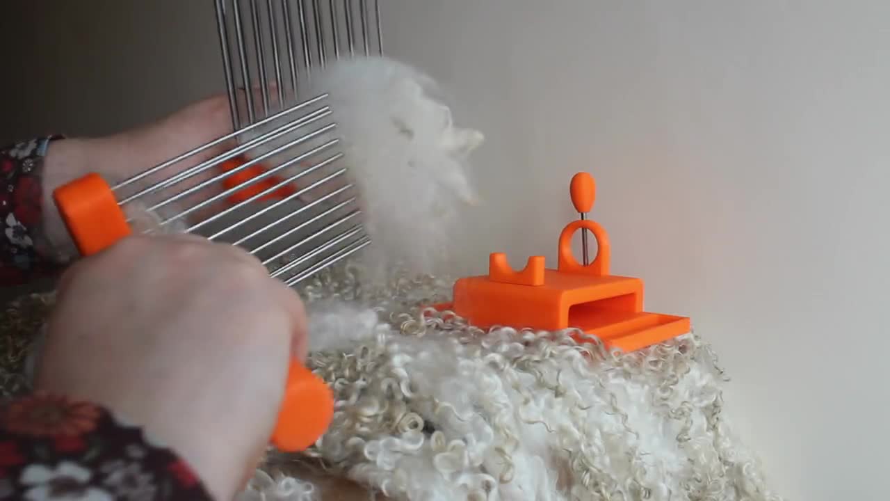 DIY 3D printed mini wool combs made out of onion holders 