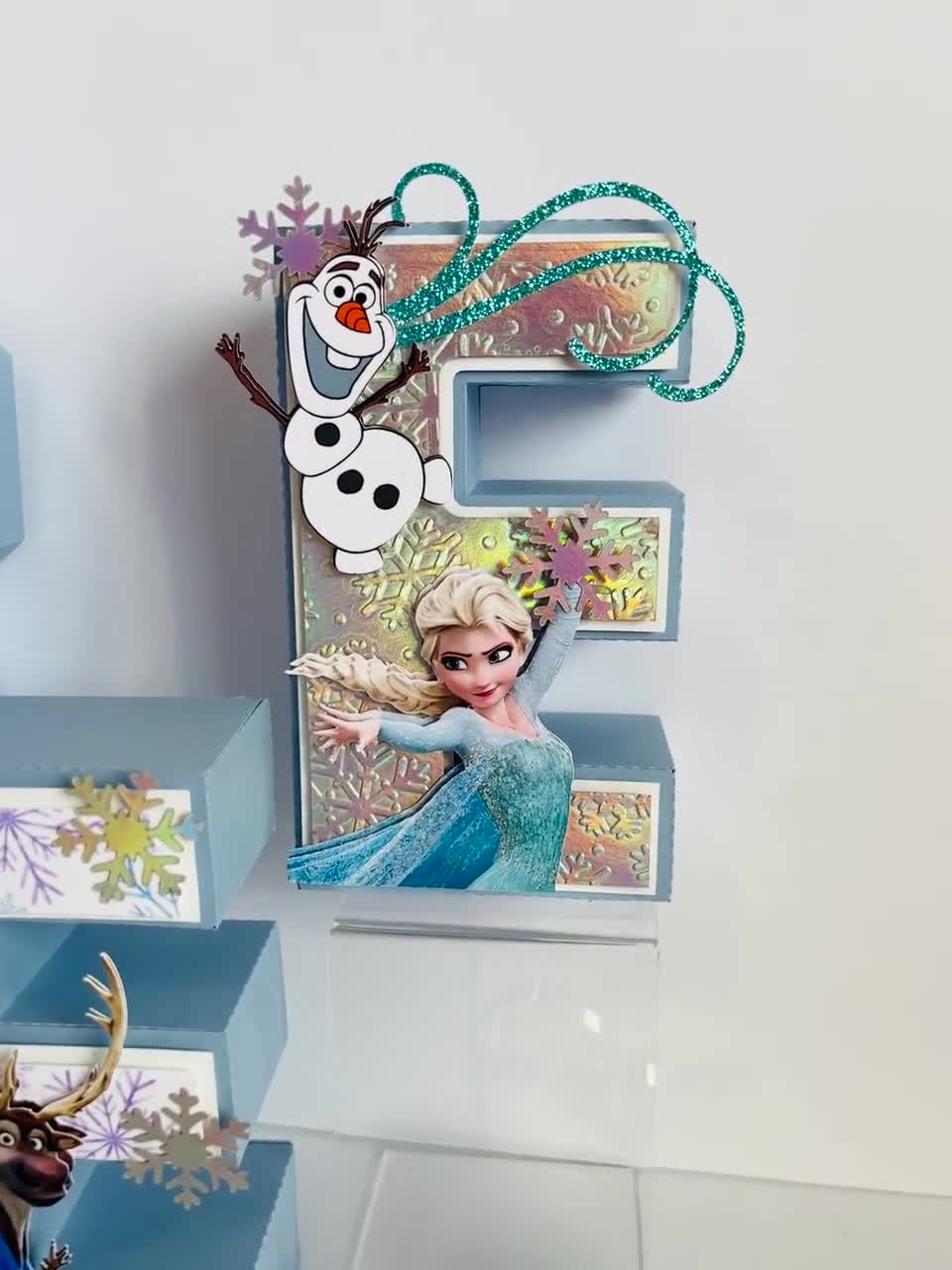 Letras personalizadas em 3D com o nome da Elsa de Frozen para festa de aniversário, decoração em cartolina. video poster