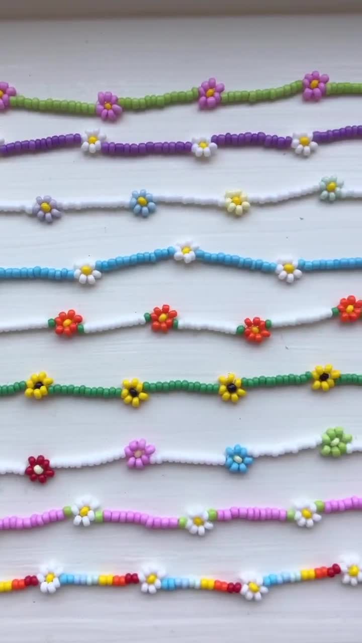 Light Daisy Necklace – B's Beads