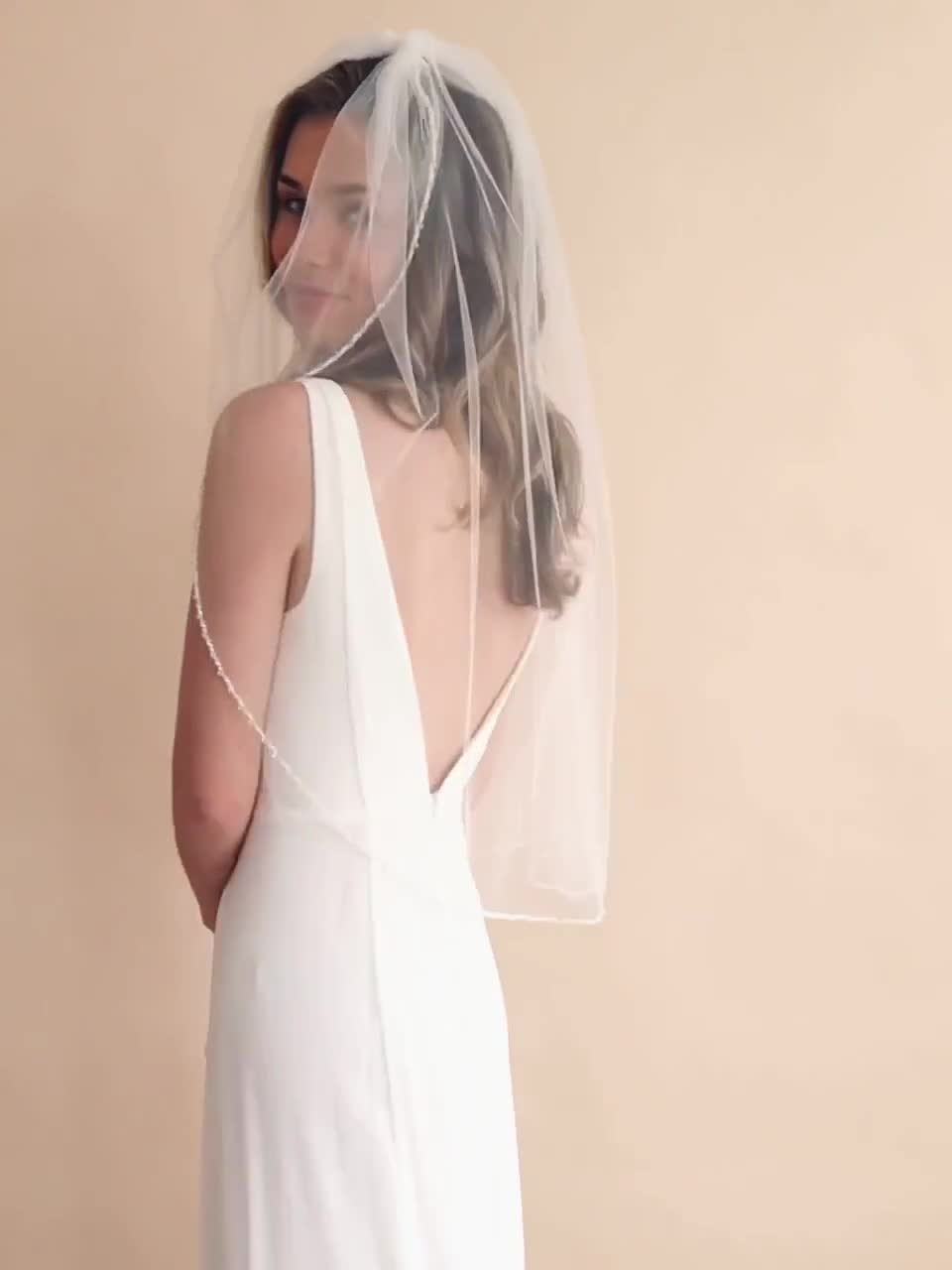 20 Timelessly Beautiful Blusher Short Veils We Love! - Praise Wedding