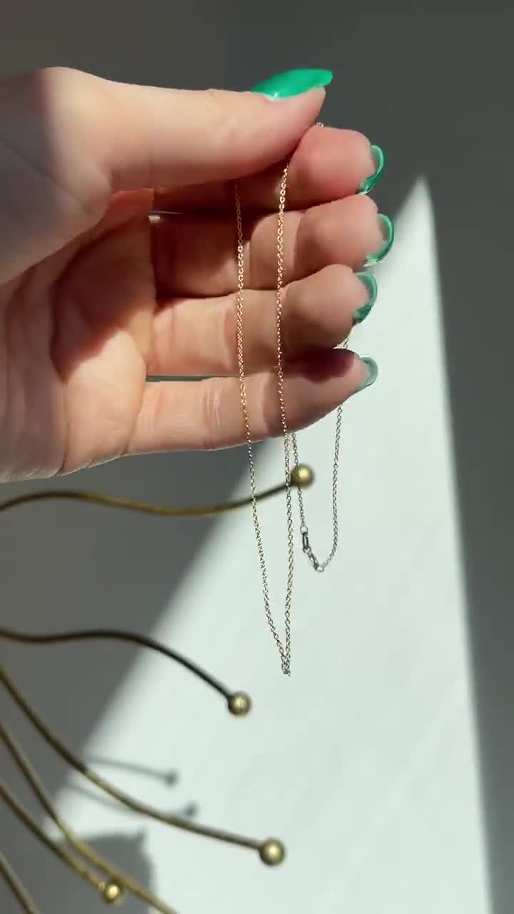 How to Shorten a Chain Necklace: By and Without Cutting it