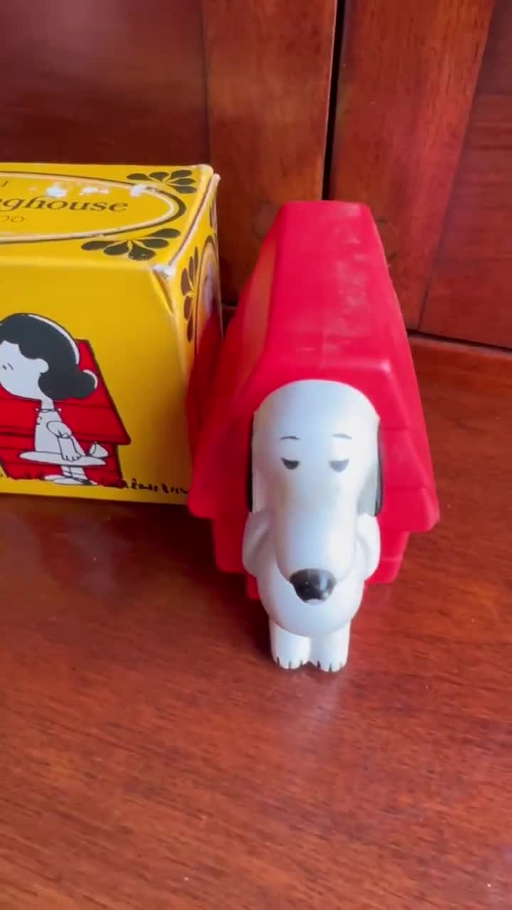 Vintage Avon Snoopy and Doghouse Non Tear Shampoo with Box 8 ounces Lover  Antiques and Vintage