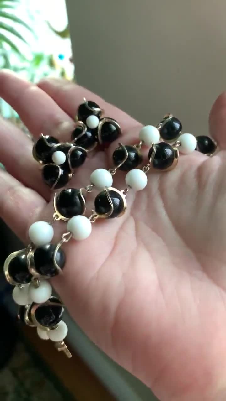 Black and White Bead Set