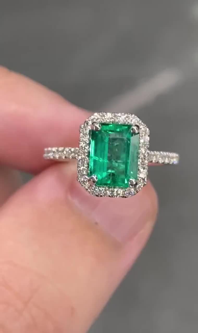 Stunning 3 Ctw Vivid Green Emerald & F VVS Diamond 14K White Gold Ring