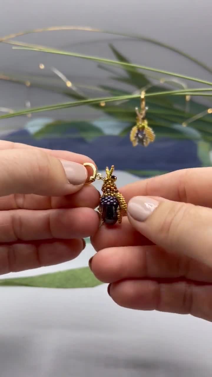 【SUBYUL】Flying bee earrings - (サイコだけど大丈夫) Flying bee earrings : 수별 subyul