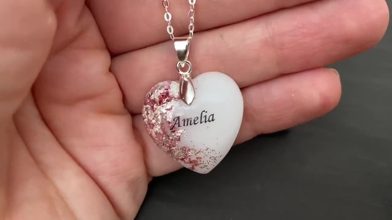 Gioielli per il latte materno Collana cuore rosa argento con nome del  bambino, ciondolo luccicante e fiocchi rosa e argento rosa di KeepsakeMom -   Italia