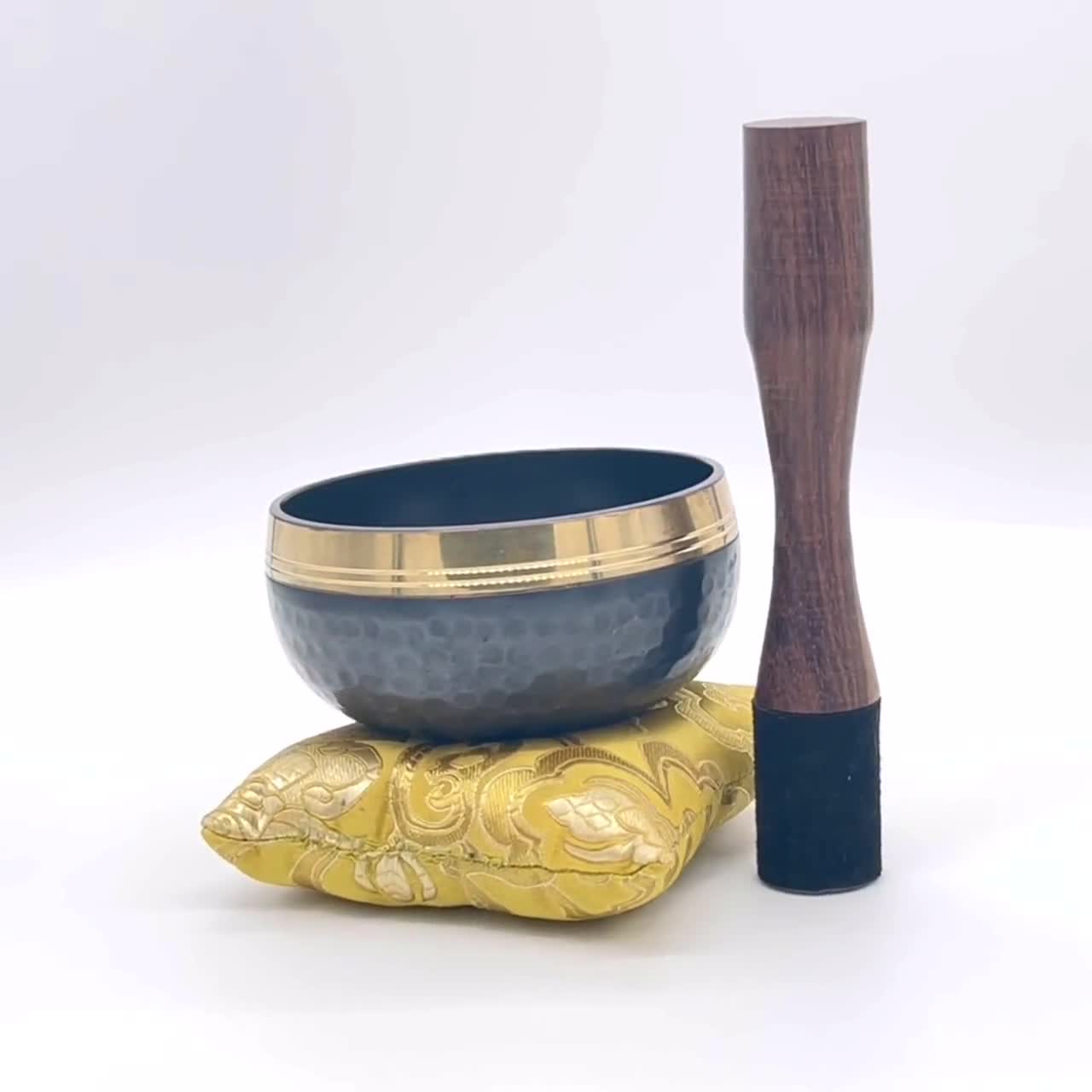 ネパール製 本物の手打ち高振動チベットシンギングボウル、瞑想