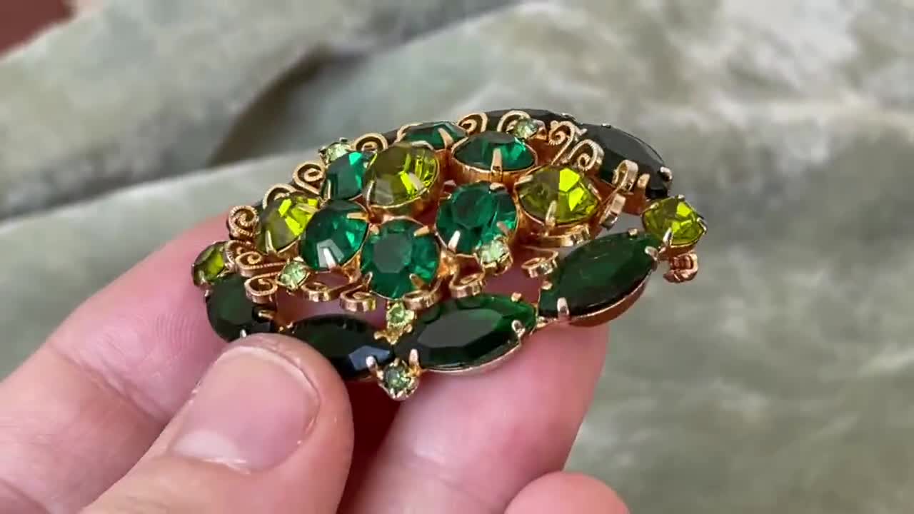 D & E Juliana Brooch Verified Juliana Green Oval Rhinestone Brooch