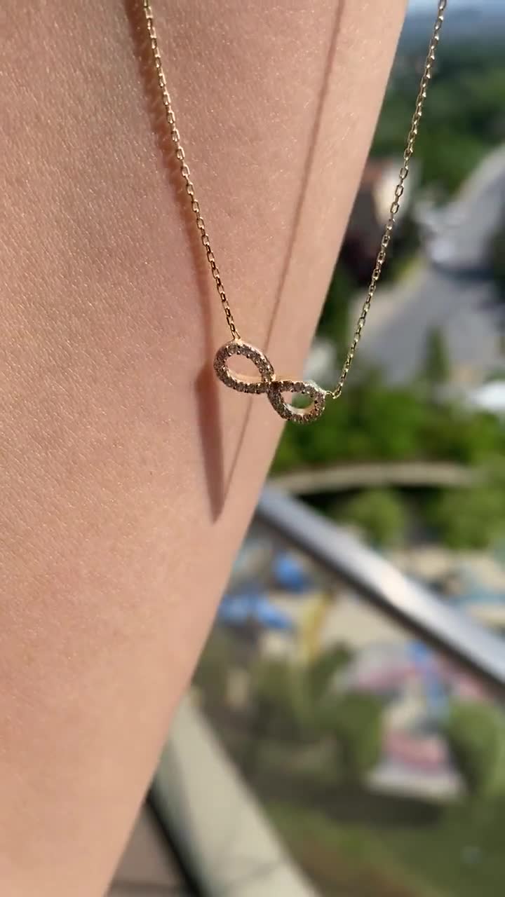 Collar Infinito Dorado Para Mujer - Joyería Fina, Diseño Elegante, Regalo Especial
