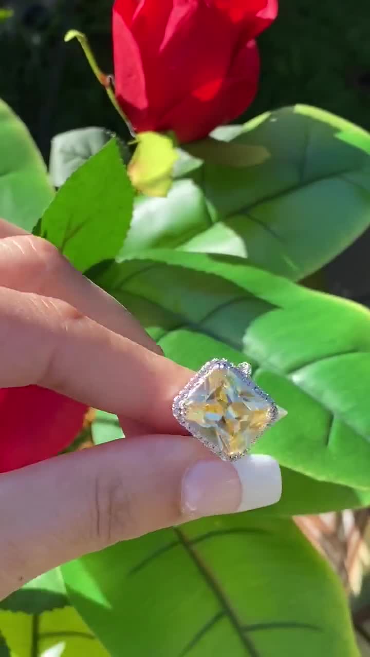 Star Of Hollywood Fancy Canary Yellow Diamond Ring, Israel Sona