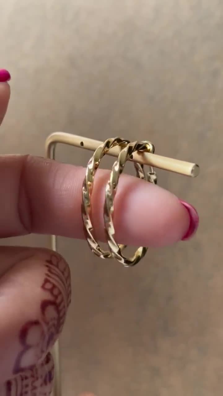Clip Orecchini Placcato Oro - Cerchi Intrecciati - Dhana - Per Orecchie Non Forate - Diametro 5,8 Cm - 3