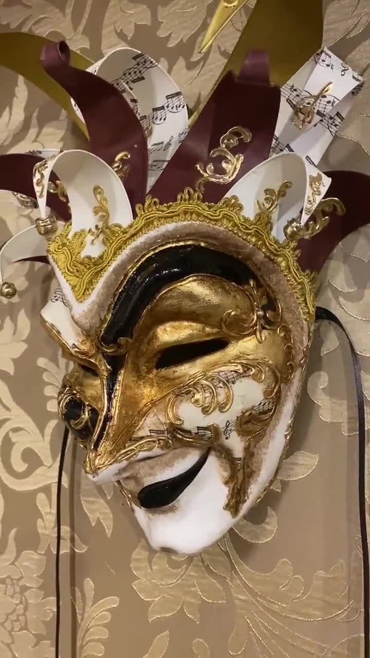 Maschera Veneziana Volto Piume Bianche , Pizzo e Swarovski Cristal ,  Realizzata a Mano in Cartapesta, Masquerade Ball -  Italia