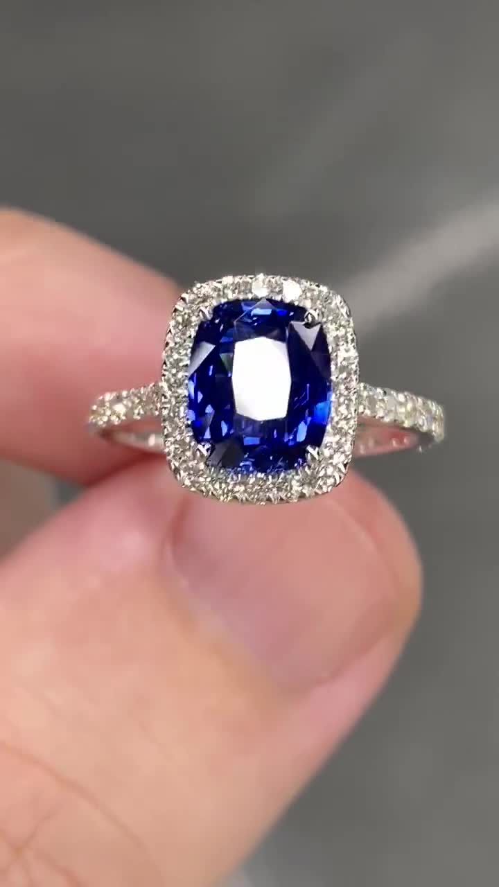 Stunning GIA 3.1 Ctw Royal Blue Ceylon Sapphire & D VVS Diamond 18K White  Gold Ring Natural Cushion Pave’ Halo Statement Engagement Modern