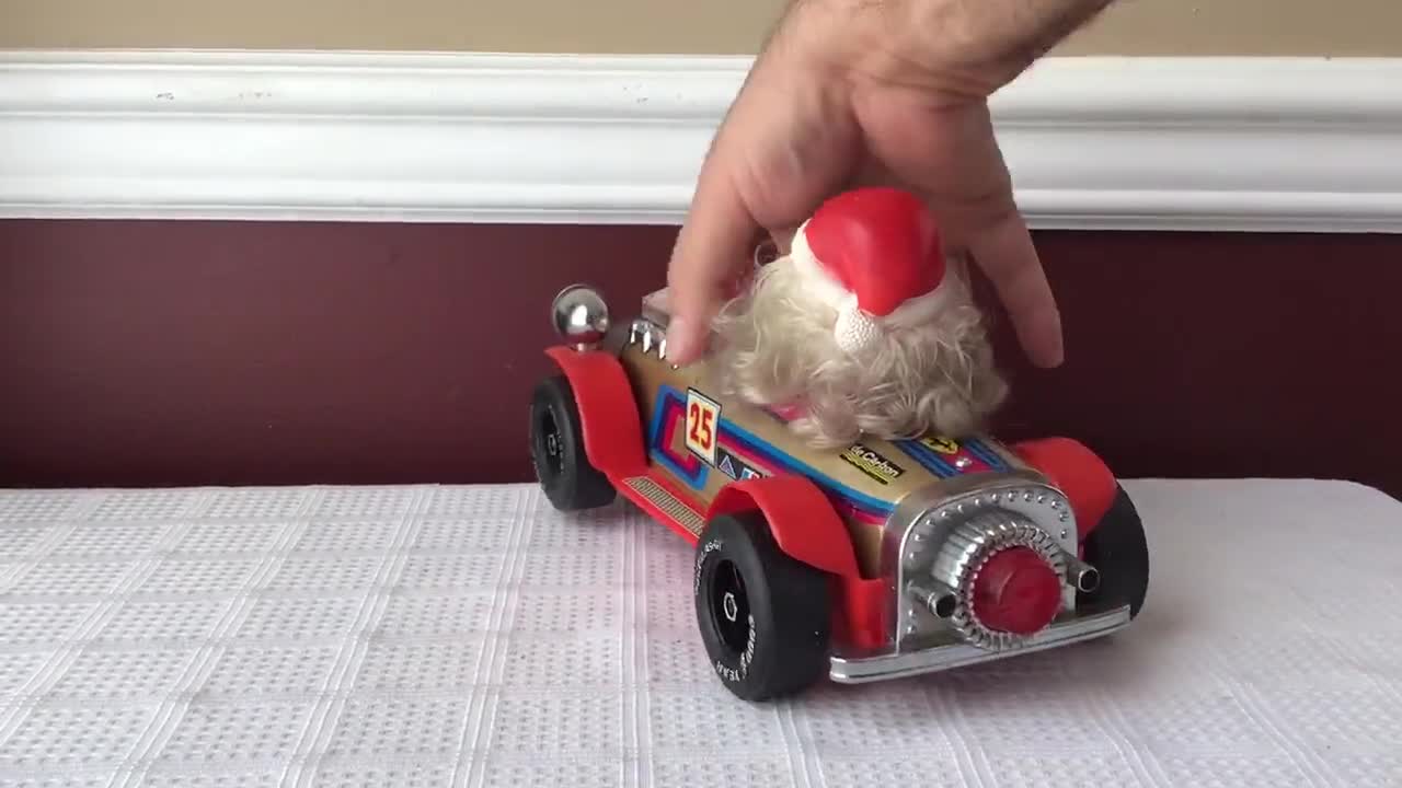 ノースアメリカンベア: 「A Christmas Carol」馬車 Amazon.com : Alpine Corporation Vintage Red Car with Santa