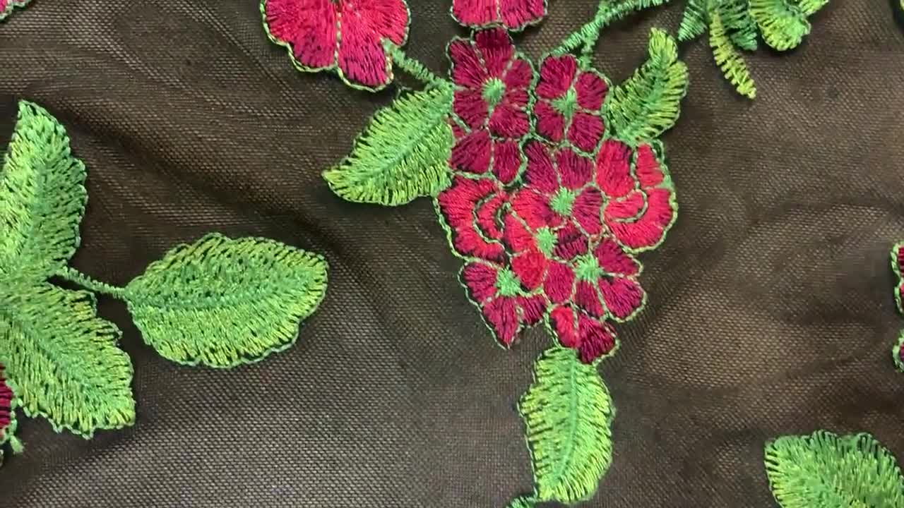 Ricamato nero con tessuto a rete rosa per abiti/cucito -  Italia