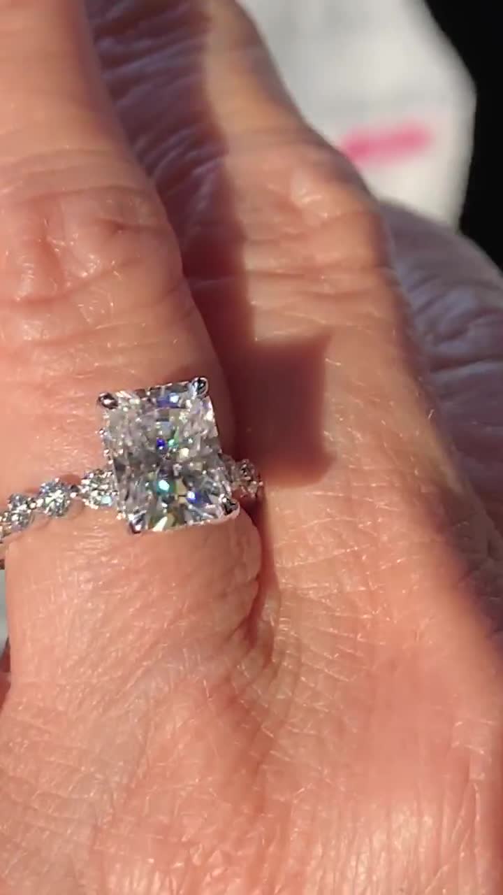高い素材 チャールズ アンド コルバード レディース リング アクセサリー Moissanite Radiant Cut Engagement Ring  3-7 Carat Total Weight Certified Diamond Equivalent in 14K White Gold 