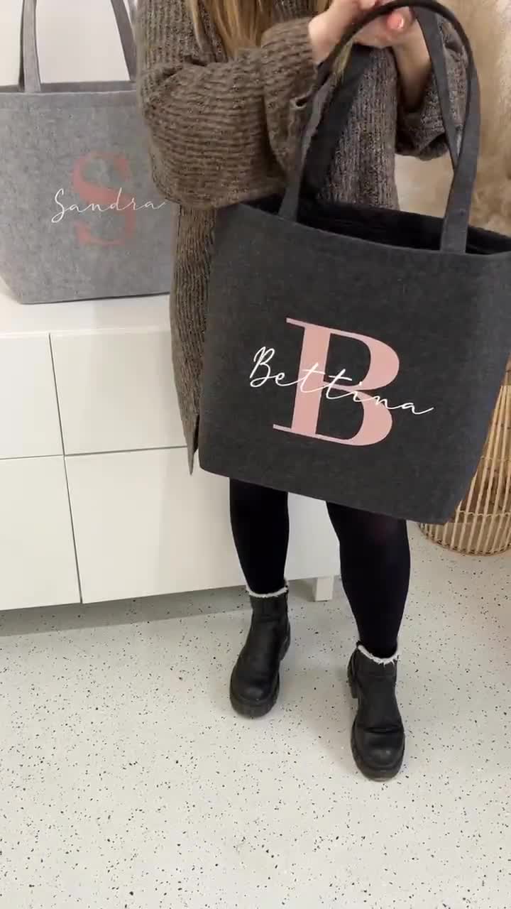 Borsa shopper in feltro grigio chiaro con motivo stampato | Stampata e personalizzata con una corona di fiori e la mamma | Regalo borsa shopping | Festa della mamma - Italia