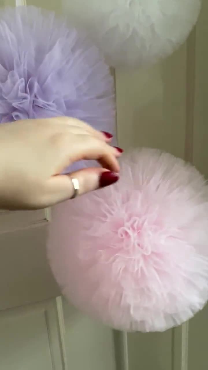 Pompons lilas et roses, pompons pour chambre de bébé, grands