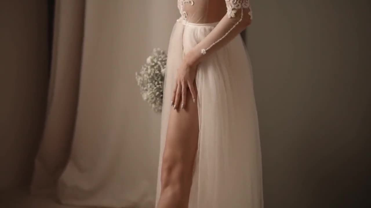 Romantic Lace Wedding Dress. Flowy Sparkling Wedding Dress With
