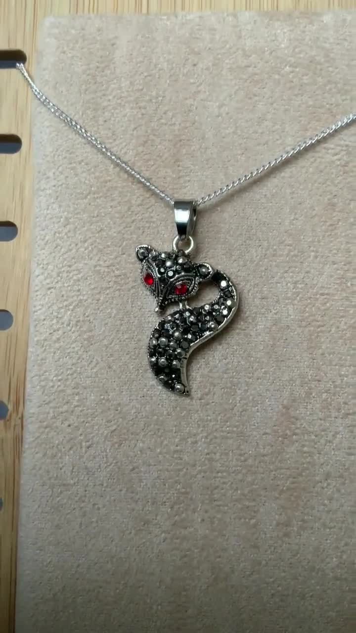 Collier Hotwife MILF – Blanc, Lifestyle, Bijou Fétiche, Neuf Sans Boîte