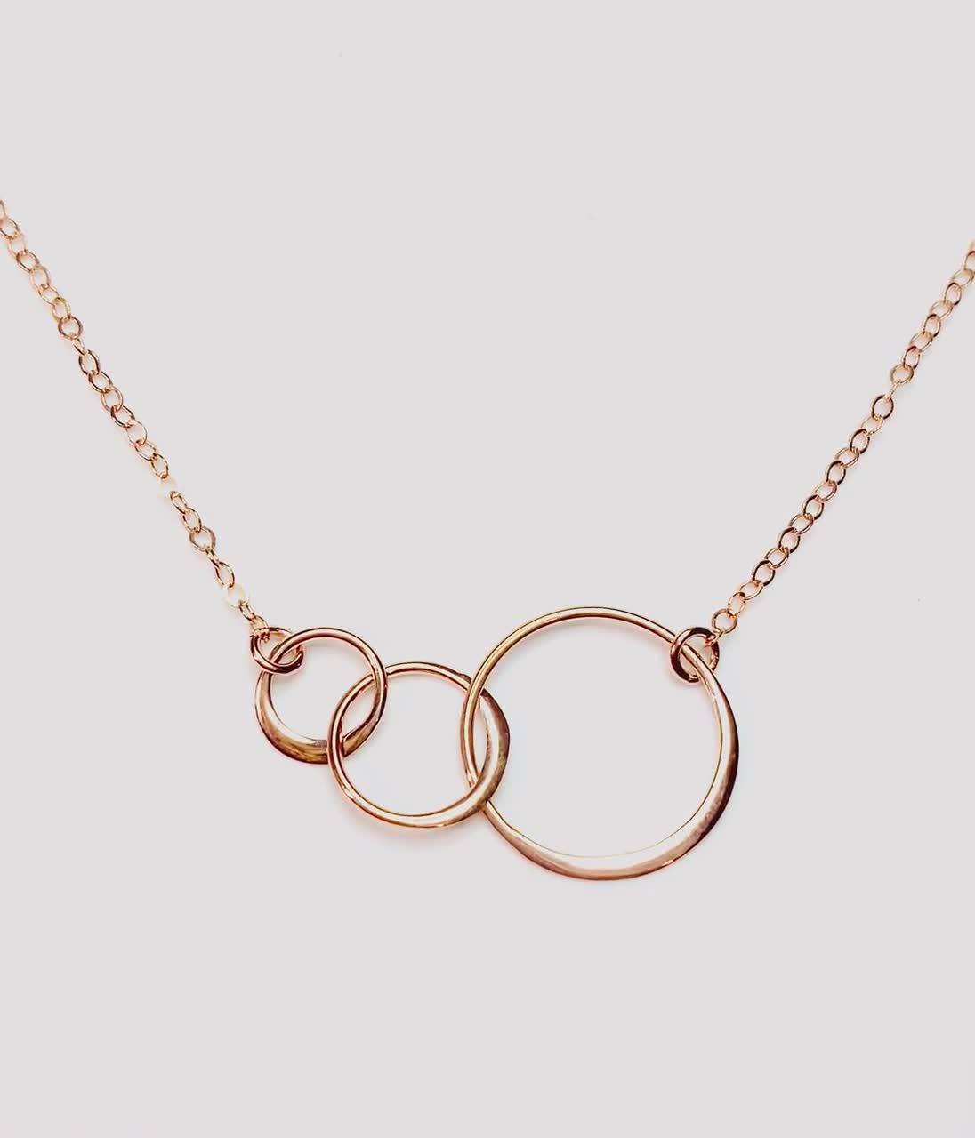 14k Gold Circle Pendant Necklace - 4 Names | Tiny Tags