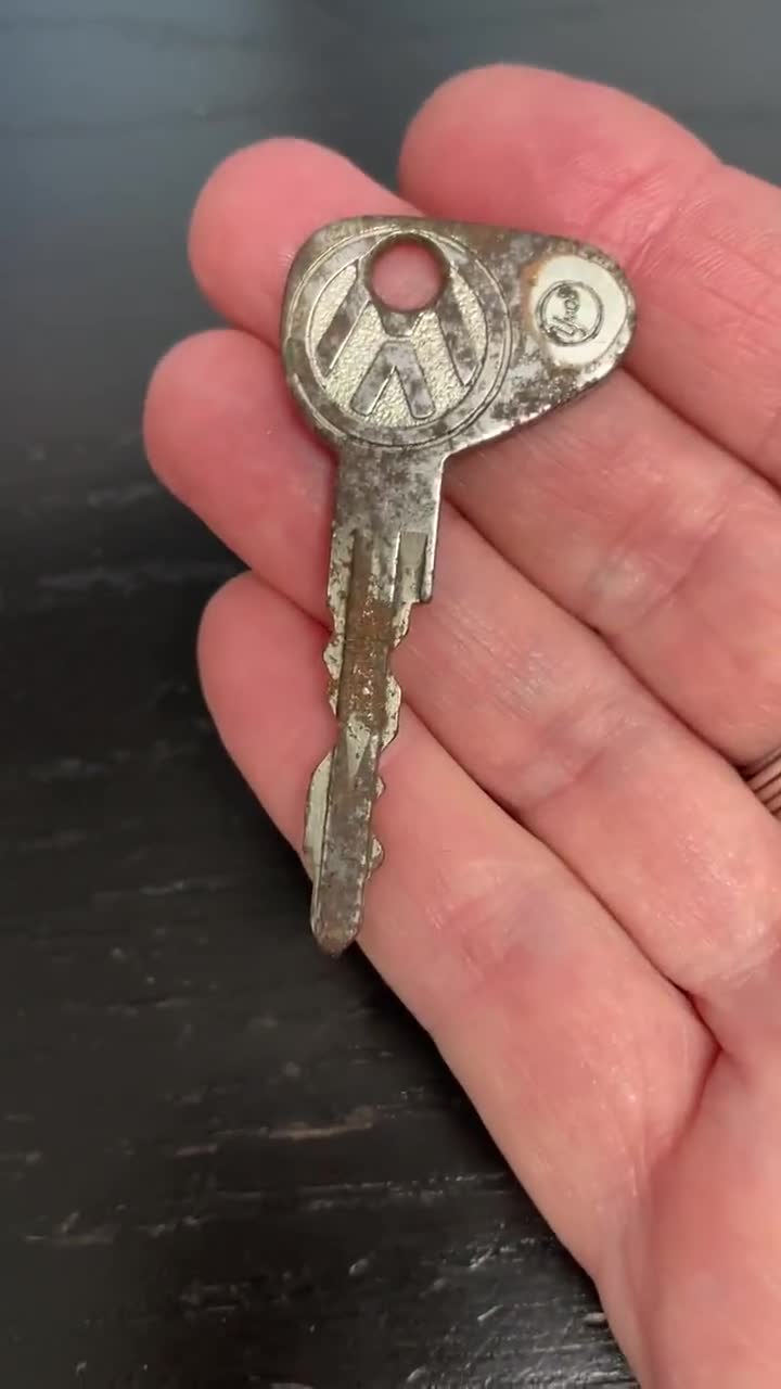 Vintage Volkswagen Key, 1967-1970 Beetle Key, 17K040, Rare YMOS