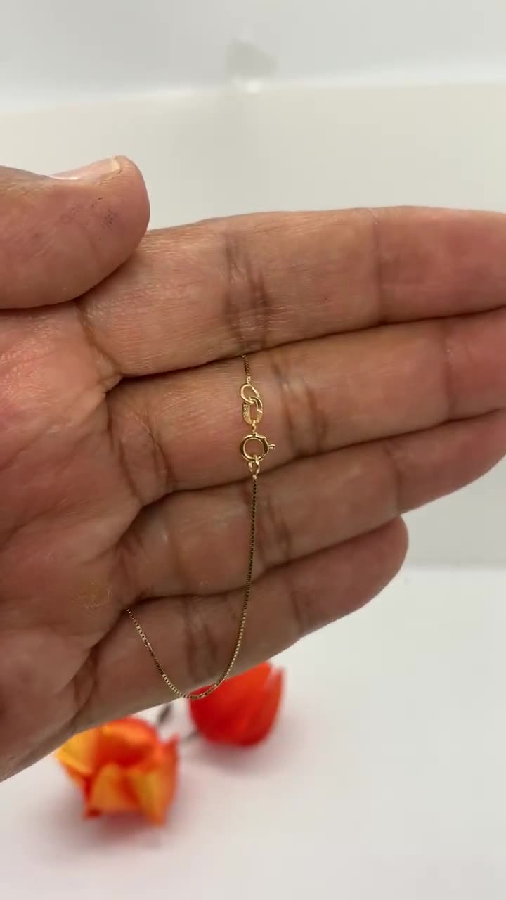 Collar de ángel guardián de oro de 14k: dije de querubín abombado video poster