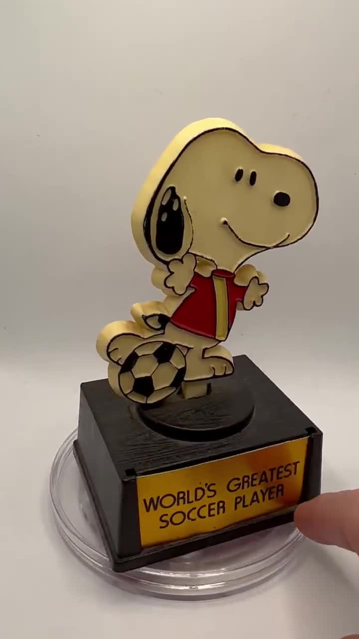 1970s Aviva Peanuts Snoopy Soccer Trophy worlds Greatest Soccer 