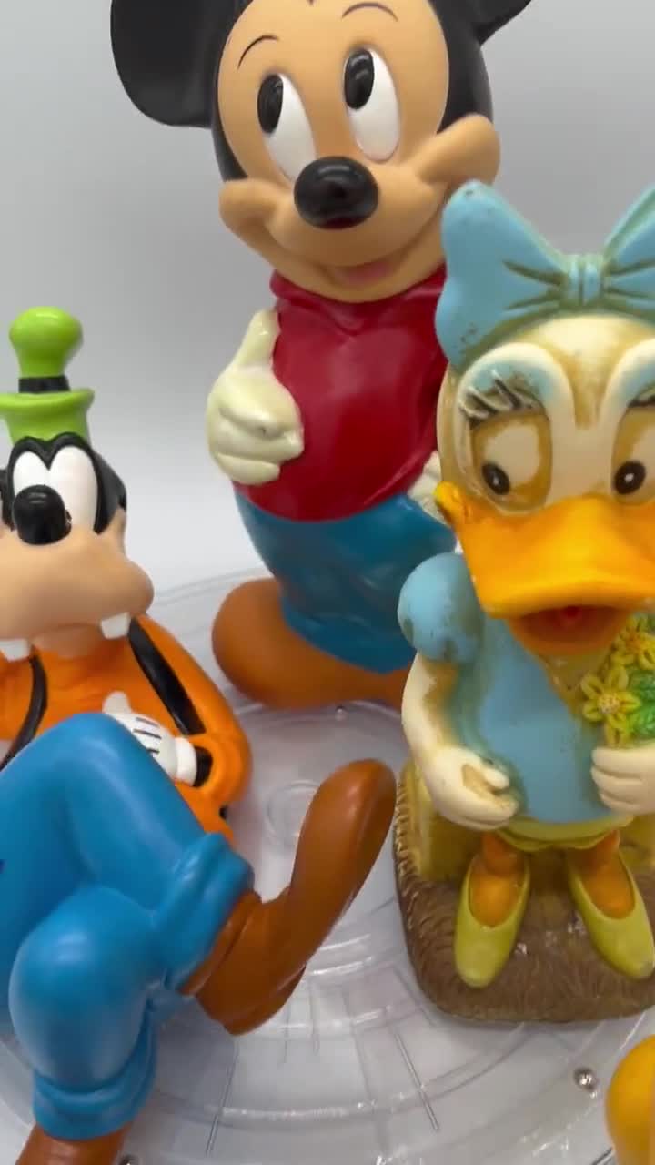 ヴィンテージディズニーのミッキーマウス、プルート、グーフィー