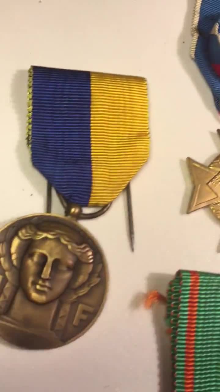 FRANCIA MEDALLAS MILITARES Conjunto de nueve medalla…